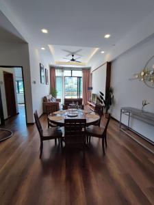 a dining room and living room with a table and chairs at Muji Homestay @ The Retreat, Cameron Highlands in Cameron Highlands