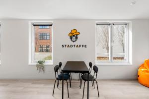 Posezení v ubytování Stadtaffe - Chic Hostel VIE + 22 fotografií