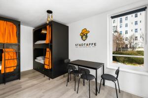 Um certificado, prêmio, placa ou outro documento exibido em Stadtaffe - Chic Hostel VIE