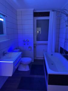 Ένα μπάνιο στο O&V Apartment +16 φωτογραφίες