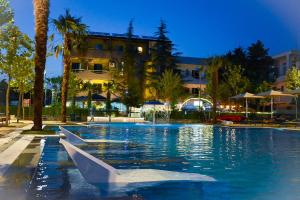 Bazén v ubytování Hotel Qetesia-Te Indriti nebo v jeho okolí