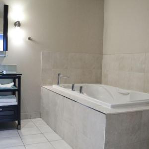 a bathroom with a large tub in a room at Sterling Inn & Spa in Niagara Falls