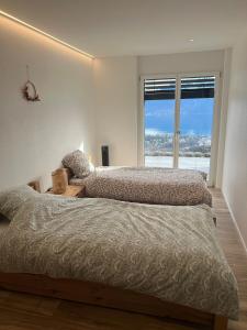 Letto o letti in una camera di Appartement moderne avec vue panoramique à Jongny proche de Montreux