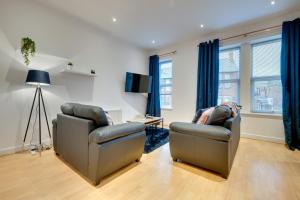 Ruang duduk di Armstrong Apartments - By Week2Week