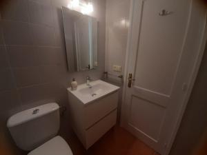 Koupelna v ubytování Apartament Blau Park con piscina comunitaria & aire acondicionado