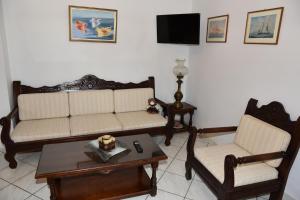 Area tempat duduk di Andros 2 berdrooms 4 persons cycladic house.