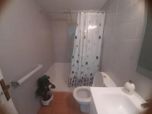 Phòng tắm tại Apartament Blau Park con piscina comunitaria & aire acondicionado +64 ảnh