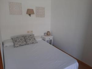 Postel nebo postele na pokoji v ubytování Apartament Blau Park con piscina comunitaria & aire acondicionado