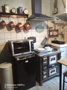 Cuisine ou kitchenette dans l'établissement Chambre Bounty cuisine privée, salle d'eau, terrasse, garage