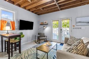 Μια τηλεόραση ή/και κέντρο ψυχαγωγίας στο Downtown Guest House