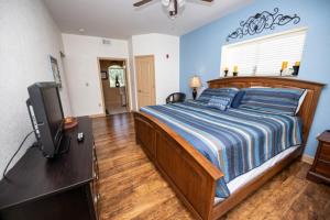 a bedroom with a bed and a flat screen tv at MVC - Unit 3301 - Making Memories in Pigeon Forge
