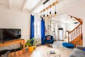 Televízia a/alebo spoločenská miestnosť v ubytovaní Maison PERROS-GUIREC 2 chambres, plages et centre ville. 6 pers.