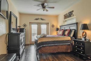 a bedroom with a bed and a ceiling fan at MVC - Unit 3207 - Happy Place in Pigeon Forge