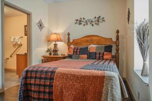 a bedroom with a bed with a checkered blanket at MVC - Unit 3207 - Happy Place in Pigeon Forge
