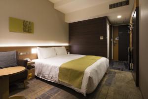 Postel nebo postele na pokoji v ubytování Hotel Sunroute Chiba