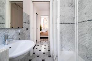 Ένα μπάνιο στο Olives Bay Terrace in Portofino +44 φωτογραφίες