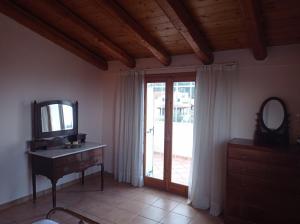 A television and/or entertainment centre at Palazzo con Vista