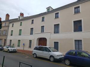 a white van parked in front of a building at Joli duplex le clos St Jacques in Étampes