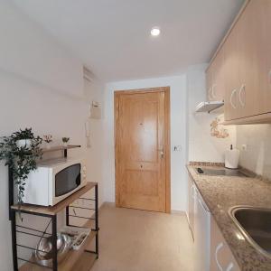 Kuchyňa alebo kuchynka v ubytovaní Apartamentos Vicenta Playa Carihuela