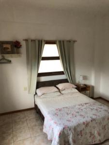 a bedroom with a bed with a window at Departamento de Magui en Montecarlo in Montecarlo