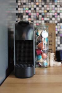 un computer portatile seduto sopra un tavolo di legno di Moft Loft. Lovely, comfy apartment. a Cluj-Napoca Altre 23 foto