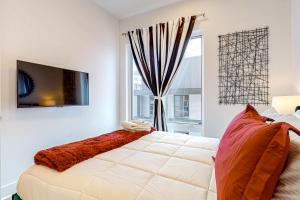 a bedroom with a large bed and a window at Jolene on Main 402 in Nashville