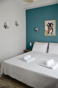 A bed or beds in a room at ARELIA APARTMENTS IERISSOS