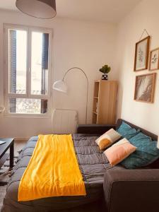 a bedroom with a bed with a yellow blanket on it at Proche Paris-Calme-Wifi-Netflix in Villejuif