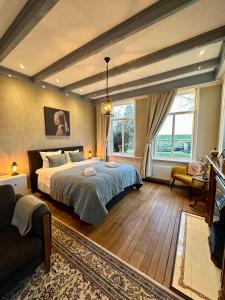 a bedroom with a bed and a large window at De Stadshoeve in Medemblik