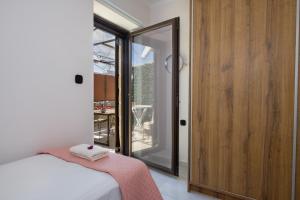 Posteľ alebo postele v izbe v ubytovaní Anastasia & Maria Luxury Residence + 34 fotografií