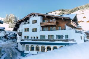 Nespecifikovaný výhled na hory nebo výhled na hory při pohledu z aparthotelu