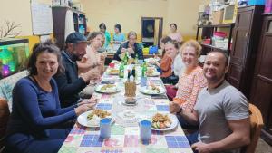 Tamu yang menginap di Chacha Homestay & Dormitory