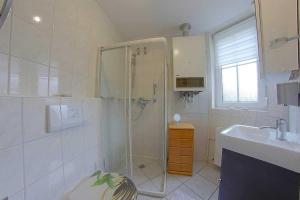 Koupelna v ubytování LT 33 Achteckhaus Manu + 3 fotografie