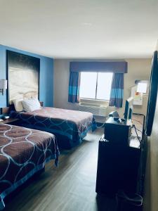Super 8 by Wyndham Corbin KY客房内的一张或多张床位