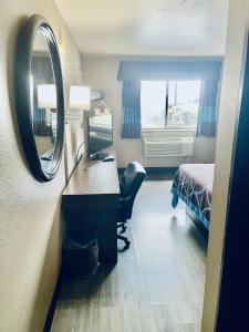 Super 8 by Wyndham Corbin KY客房内的一张或多张床位