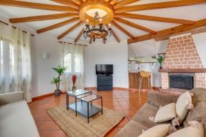 a living room with a couch and a fireplace at LXR Villa frente al Mar 3HAB in Mijas