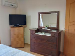 TV a/nebo společenská místnost v ubytování Villa Maria Rosa - - Koutsoubri Beach Evia