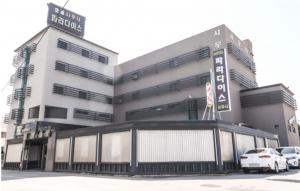 a building with cars parked in front of it at Paradise Hotel in Gunsan-si
