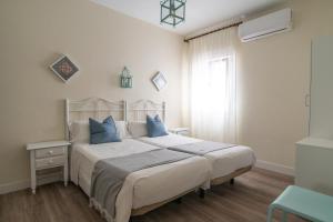 Кровать или кровати в номере Hostal Andalucía