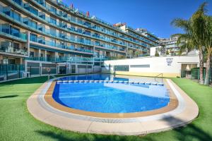 A piscina localizada em Homeincalpe Borumbot ou nos arredores