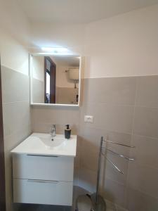 A bathroom at Gelsomino B&B Apartment