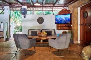 TV a/nebo společenská místnost v ubytování Villa Havana