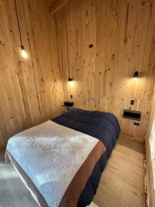 Cama o camas de una habitación en Cabaña Chucao, Nativo Lodge