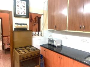 A kitchen or kitchenette at Bayt Ateeq 2 Bethlehem بيت دار عتيق