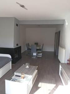 Posedenie v ubytovaní Appartement Gauche avec balcon