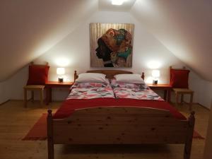 Postel nebo postele na pokoji v ubytování Liliomfa apartman