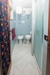 Ένα μπάνιο στο Duplex con vista Vesuvio