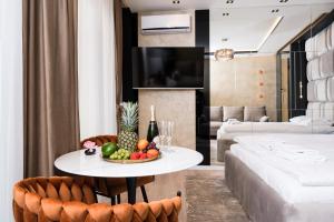 Łóżko lub łóżka w pokoju w obiekcie Salomea apartments Kraków, Stary Kazimierz, Tauron arena