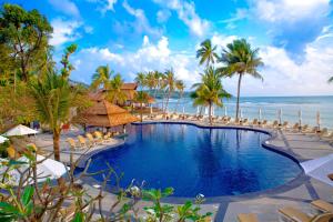 Bazén v ubytování Nora Beach Resort & Spa - SHA Extra Plus nebo v jeho okolí