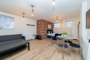 a living room with a couch and a table and a bedroom at MORDEN STUDIO CENTRAL BRIGHTON LOCATION Sleep 3 Guests in Brighton & Hove